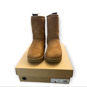 UGG Women’s Classic Short II, (Gently Used) Chestnut, Size: 7